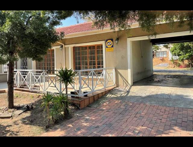 8 BEDROOM HOUSE FOR SALE IN BOKSBURG